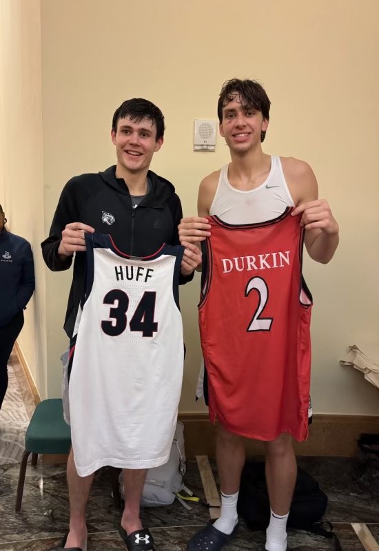 HoopsGBWest's tweet photo. Legends at the next level

#HilltopperNation https://t.co/Eh5VLqGUKN