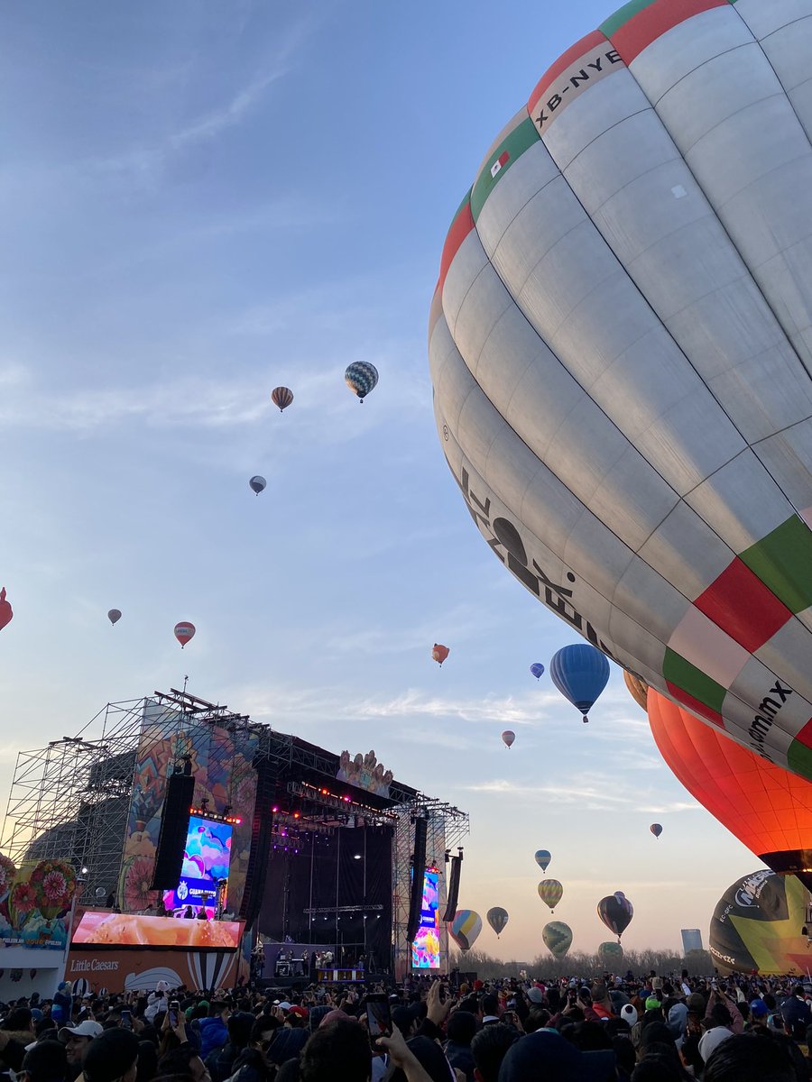 _unachina's tweet photo. Festival Internacional del Globo, León. https://t.co/o6weFBC7a2