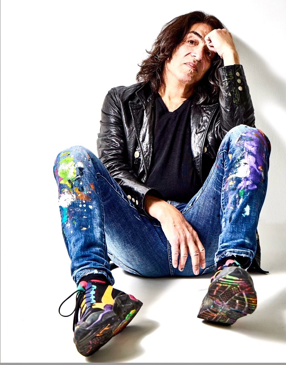 Jean’s and shoes become much cooler when a little work runs off on them. Time to paint!!!
Photo:Jen Rosenstein