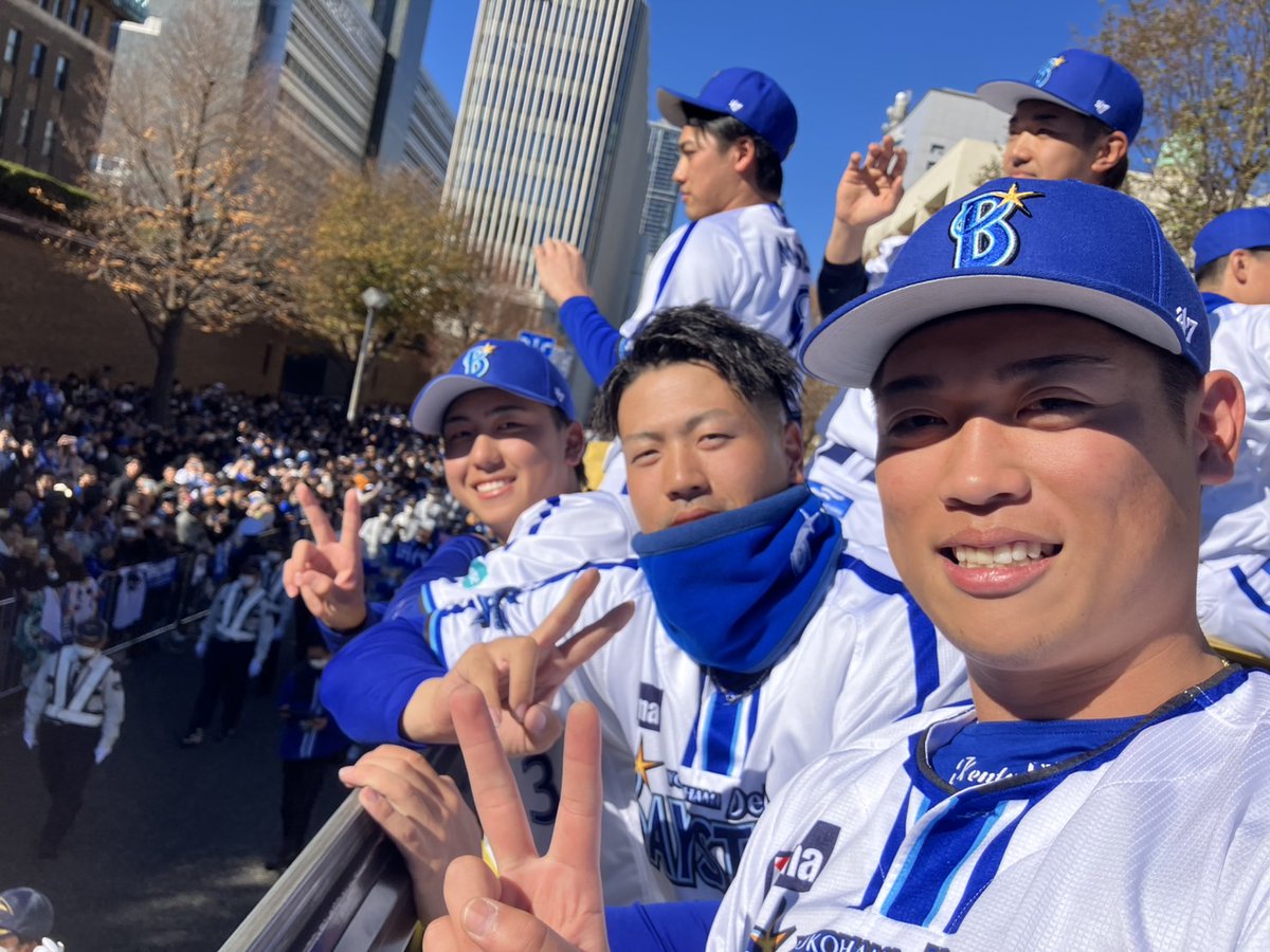 「横浜DeNAベイスターズ日本一 優勝パレード2024」
3号車に乗車した選手たち📸✨
みんないい笑顔です🤗

#baystars