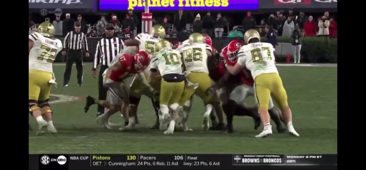 murphyk12's tweet photo. How is this not targeting? I disagree with the term but clearly UGA player not seeing what he is hitting. https://t.co/Zj88sllWSi