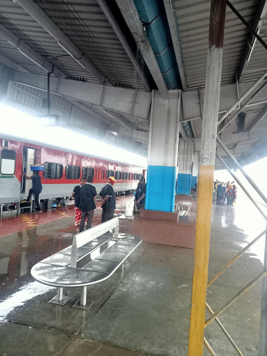 This a state of Renigunta railway station where lakhs of pilgrims visiting. Is this my new India?
<a href="/RailMinIndia/">Ministry of Railways</a> <a href="/SCRailwayIndia/">South Central Railway</a> <a href="/railw/">공선용</a>