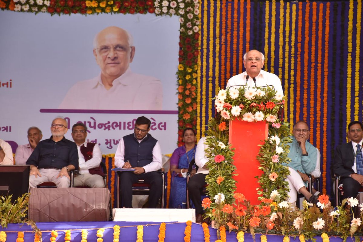 CollectorAnd's tweet photo. ગુજરાત રાજ્ય આજે દેશના વિકાસનું રોલ મોડલ અને ગ્રોથએન્જિન બન્યું છે ત્યારે આજરોજ સોજિત્રાથી માન. મુખ્યમંત્રીશ્રી ભૂપેન્દ્રભાઈ પટેલે આણંદ જિલ્લાના નાગરિકોને રુ.૧૨૦ કરોડના વિવિધ વિકાસ પ્રકલ્પોની આપી ભેટ.
#અગ્રેસર_ગુજરાત
#23YearsOfWelfare
#23YearsofSeva
#cmogujarat https://t.co/At8FNVlazA