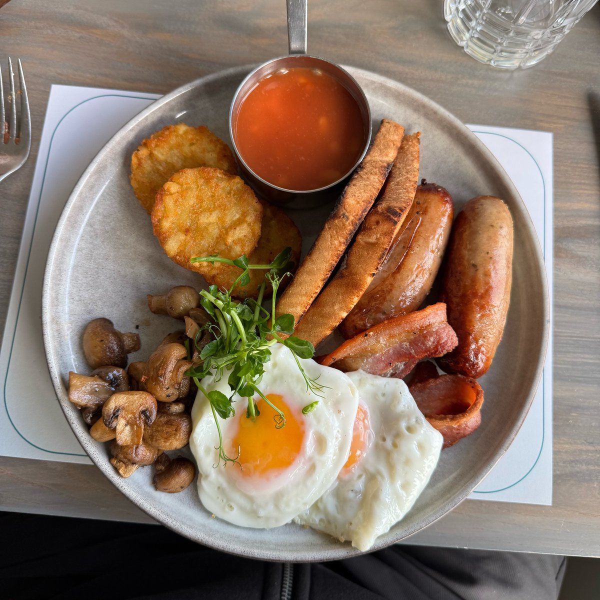 OllieGoddardGsy's tweet photo. My local isn’t open so gone for brekkie with my dad to somewhere different…very very nice and good value too!
#Guernsey
#cookedbreakfast https://t.co/dfRctoTT8Y