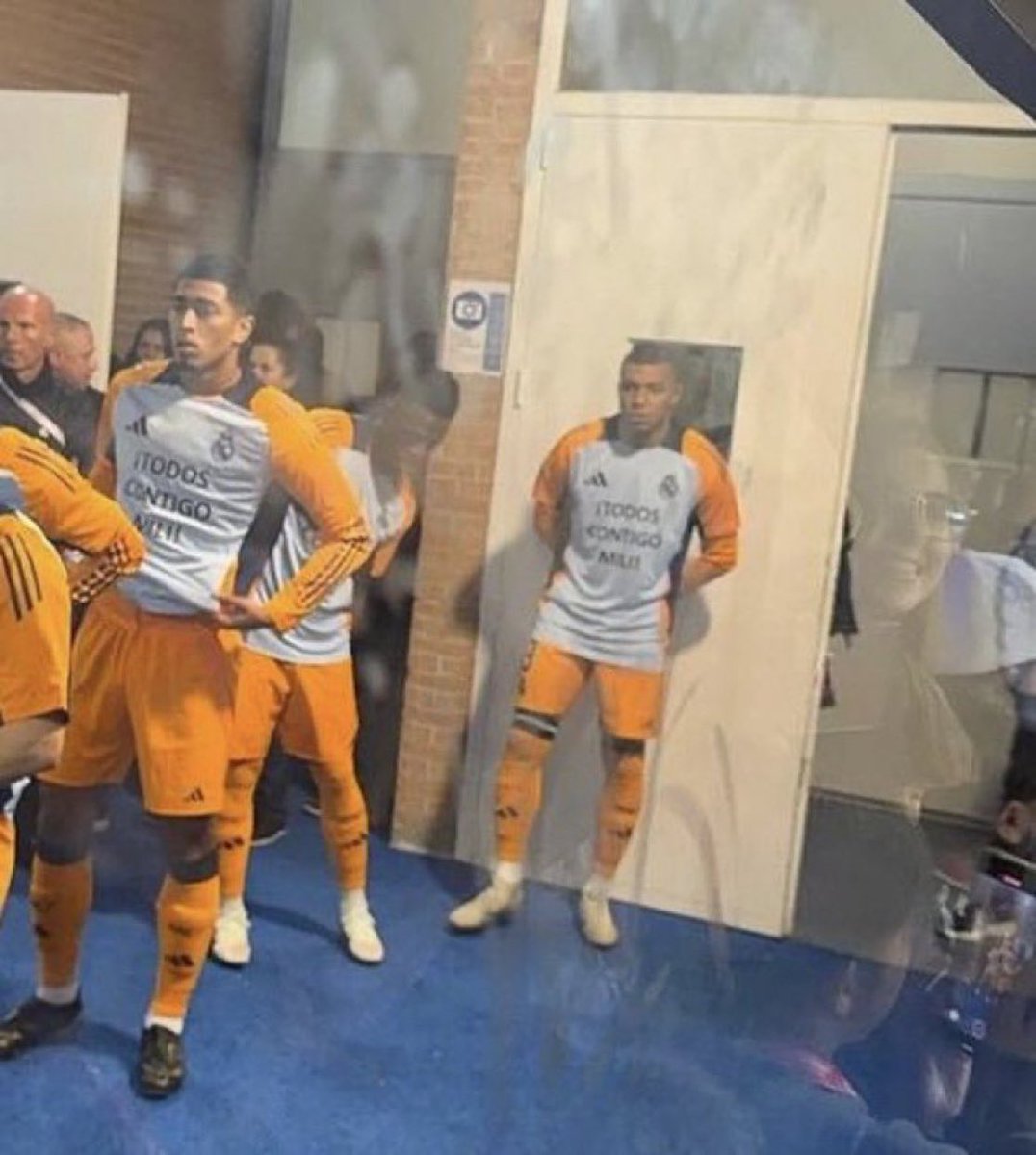 Cette image de Mbappé lors du match contre Leganés, semblable à celui d'Anfield, montre qu'il n'est pas au meilleur de sa forme et a l’air en dépression… 

Force à toi Kyky pour cet épreuve 🙌🏽🤍