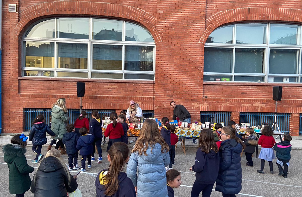 INAUGURACIÓN DE LA TIENDA DE COMERCIO JUSTO

Ayer reabrimos la tienda de Comercio Justo, e hicimos la inauguración.
A partir del lunes, abriremos a toda la comunidades educativa y a la ciudad en los recreos y por las tardes de 17:00h a 18:00h.
¡Os esperamos!
<a href="/PROYDE/">PROYDE</a> <a href="/proydeburgos/">PROYDE Burgos</a>