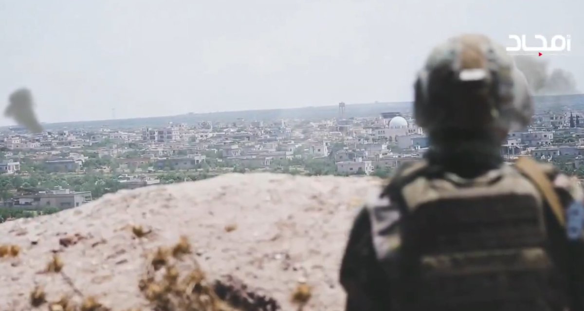 Hilo sobre lo que está pasando en Siria: 🧵

1️⃣ ¿Qué está pasando?

El 27 de noviembre, los grupos de oposición siria anunciaron una ofensiva sorpresa contra el régimen y las milicias iraníes en el noroeste de Siria (Alepo e Idlib).

Nombre de operación: "frenar la agresión".
