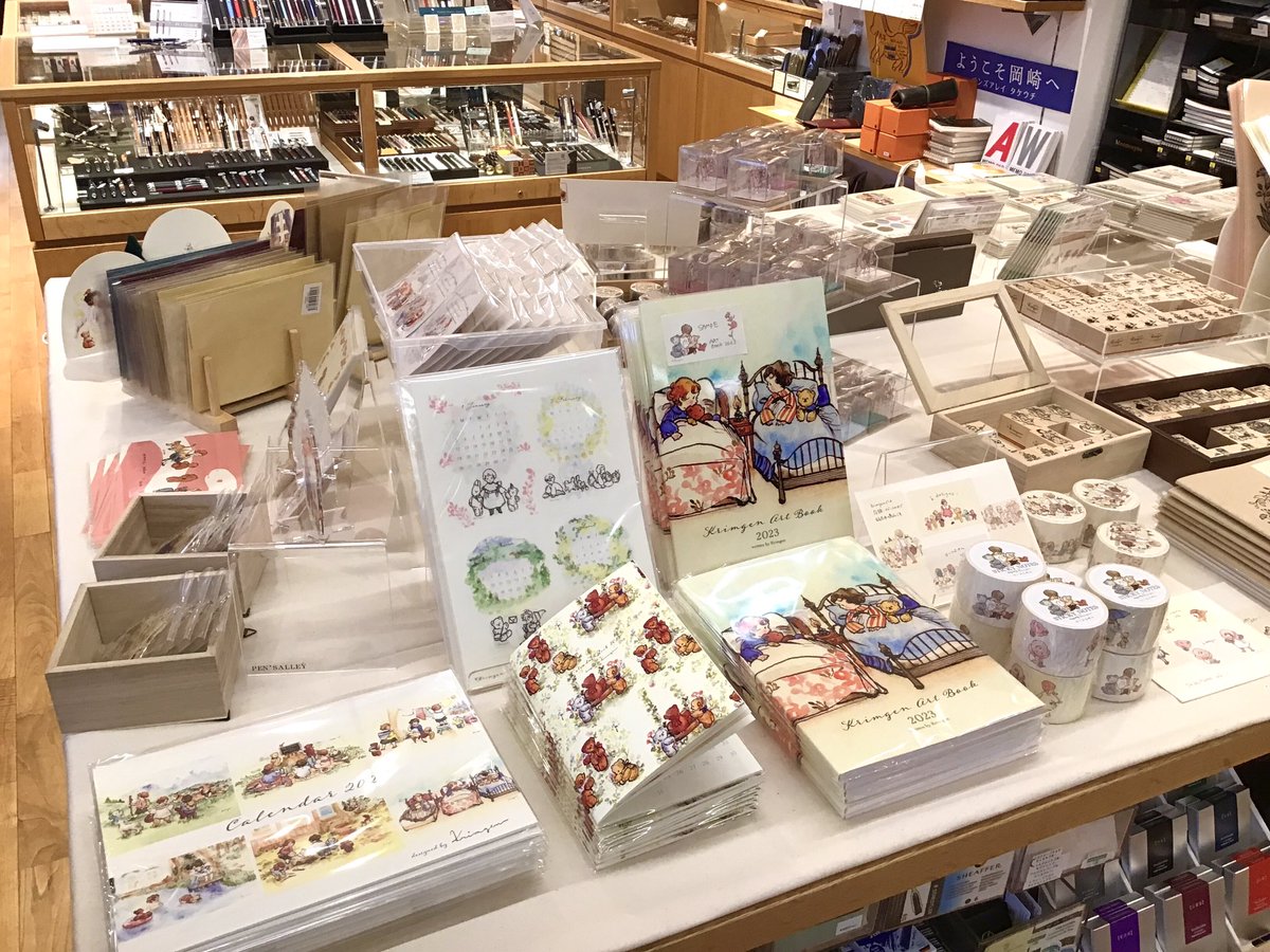 pens_alley_'s tweet photo. Krimgen さんのPOP-UP本日より始まりました！
初日からたくさんの方にご来店いただきとっても嬉しいです😊
みなさん｢可愛い」を連呼されていて激しく同意を心の中でしていました✨本当に可愛い🩷
#krimgen #popup #ペンズアレイ #12月24日まで https://t.co/sie1Wr1FJL