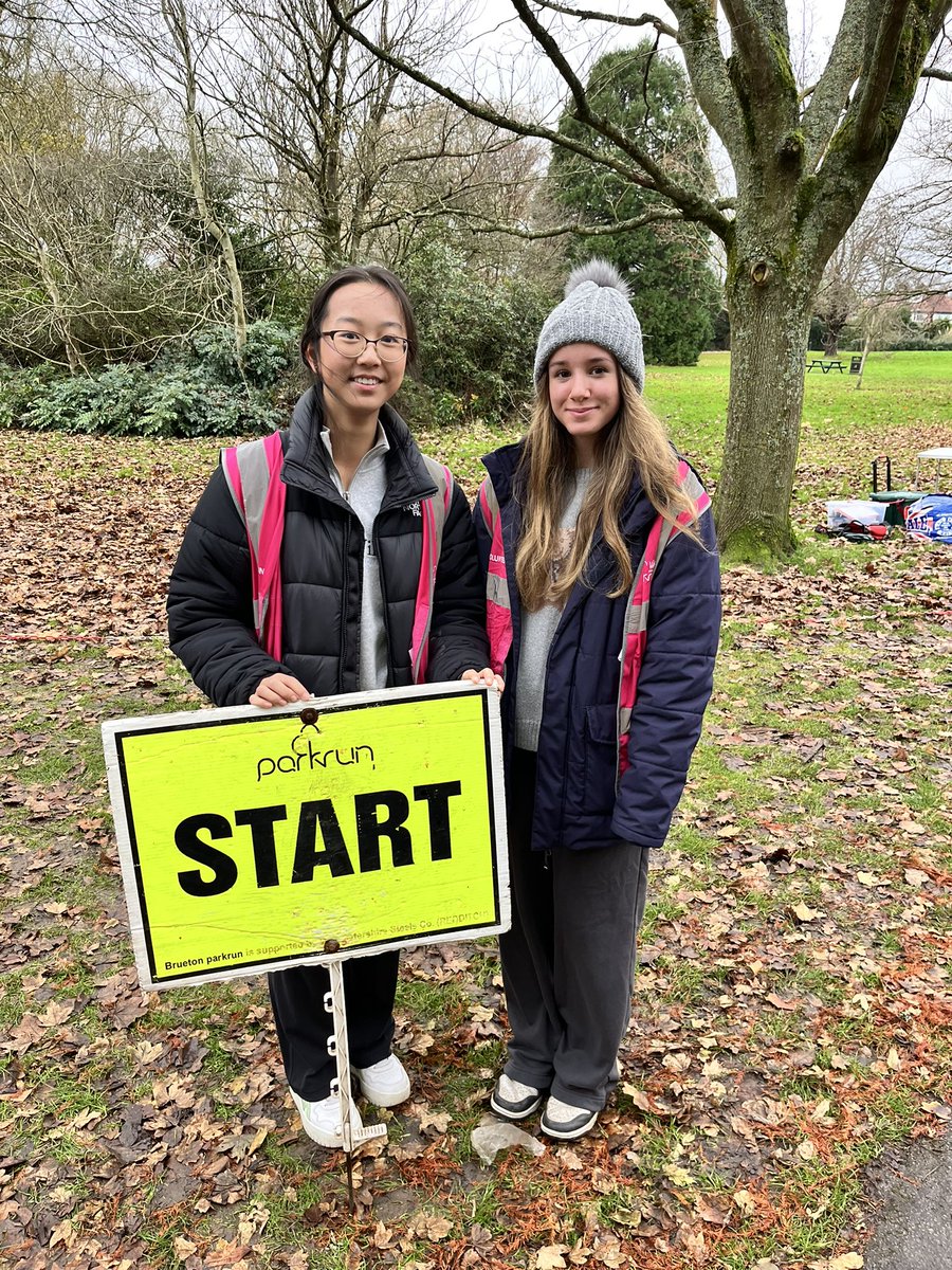DofE volunteering in Brueton Park this morning. A big well done to all of our DofE volunteers who do all sorts of great things in the community! These were  helping with Park Run this morning. 👏👏<a href="/solsch1560/">Solihull School</a>