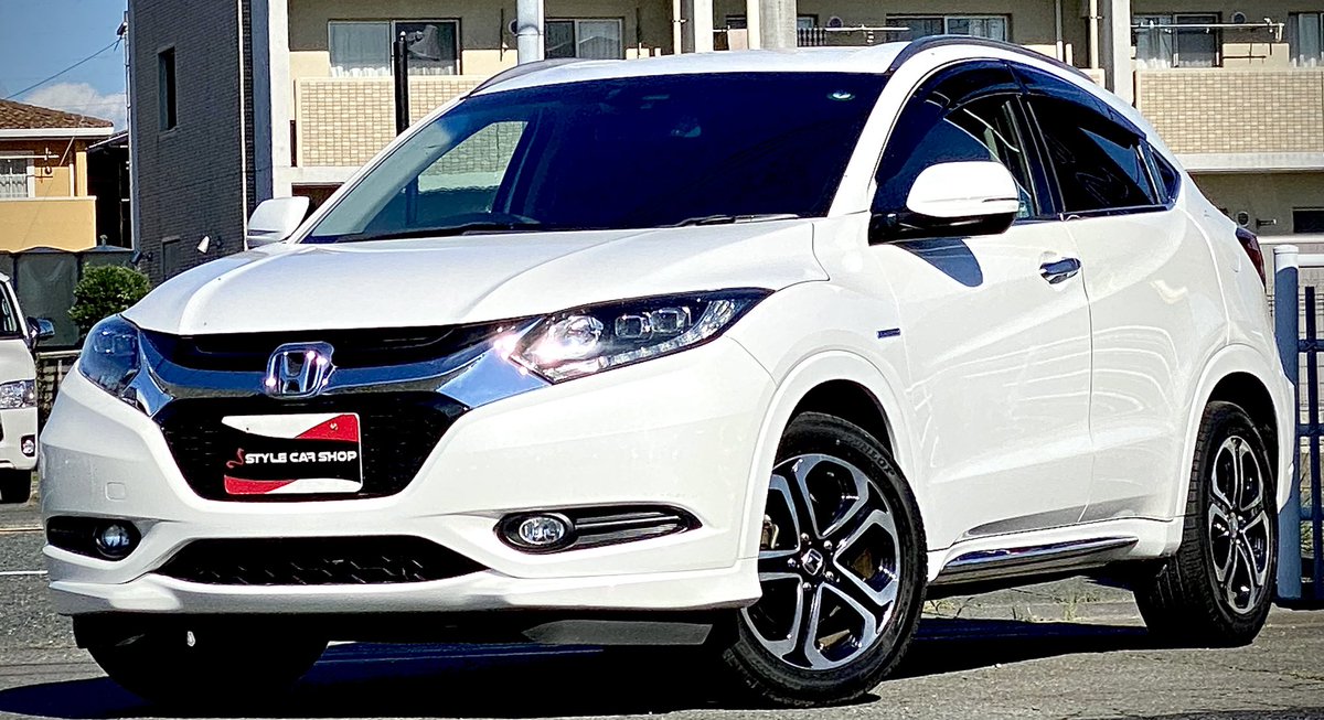 STYLECARSHOP's tweet photo. ★ご納車紹介★
ヴェゼルハイブリッドご納車させて頂きました。
当車両が在庫にない車両でしたので
注文販売させて頂きました。

お乗り換えの際に弊社へ
ご依頼頂き有難う御座いました。

今週末土日営業しております。
お客様からのお問い合わせご来店予約
お待ちしてます。
https://t.co/NxdwPd0VIv https://t.co/KzbwRgL4bK