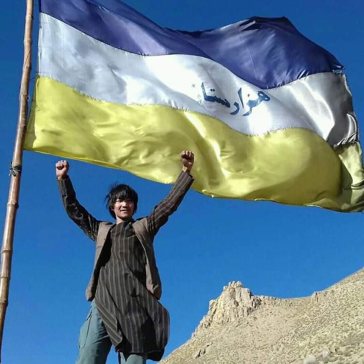 ajarts4you's tweet photo. نشی که تازه گگ ریی موشونی
منه خو باد ازی قتی موشونی
تریکی های شاو کم کم موشه دوور
صبا یگ سنگر راستی موشونی

#StopHazaraGenocide 
یگ دست تنایی آواز نداره
که موگه دنیا از یگ گل بهاره
الیگو ماتمی جمی مو طویه
تنایی رسم گوره بی بیراره

سینه مو خالی از غم کی موشه کی
سنگ دیوال مو ماکم کی موشه کی
روزی غریبی کی بیگاه موشونه
کار تیت پرگ مو جم کی موشه کی

دو دل یگجای شنه هر کار موشونه
خاگ ده اوقرے هر بادار موکونه
بهار هر سال میه ار روزه آفتاو
آزره کی فکر کشت و کار موکونه