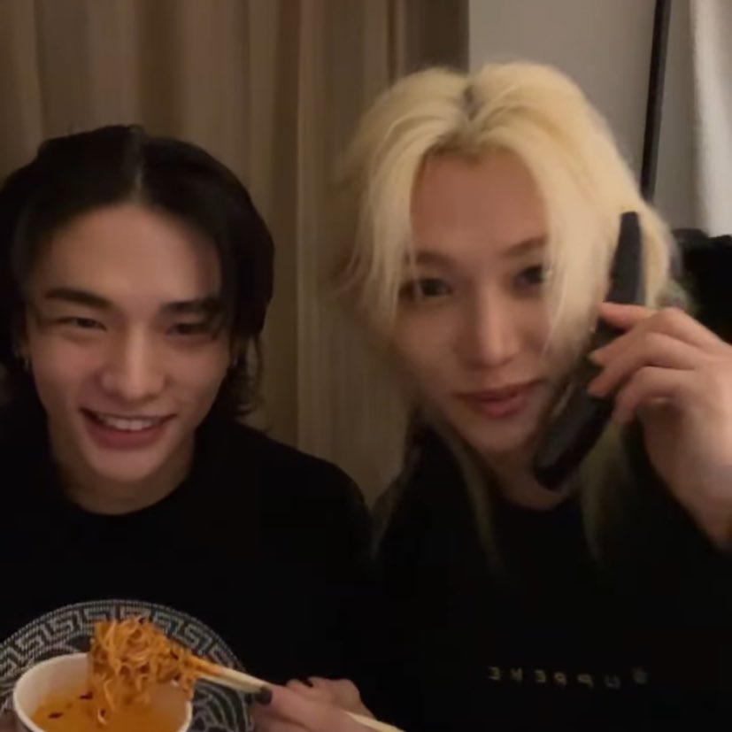 hwgflx's tweet photo. so it might be this day??? and then they did sudden live after??? so that's why felix said to hyunjin there's a tiktok he wanted to do??? https://t.co/bCpCN5bu7E