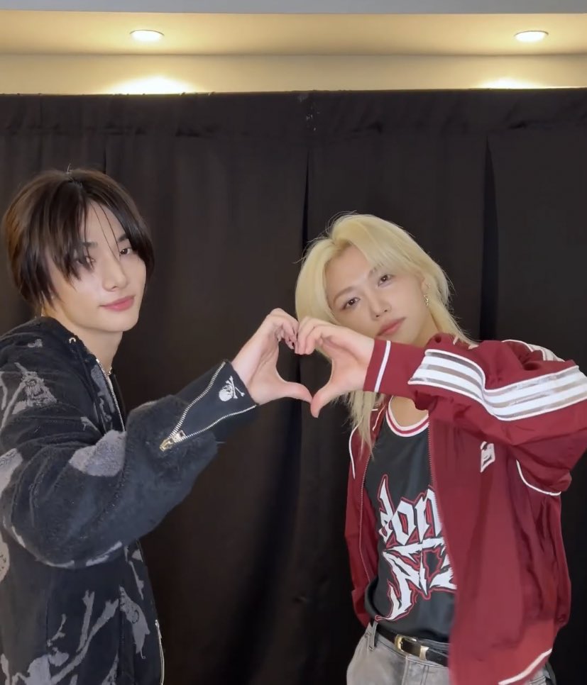 hwgflx's tweet photo. so it might be this day??? and then they did sudden live after??? so that's why felix said to hyunjin there's a tiktok he wanted to do??? https://t.co/bCpCN5bu7E