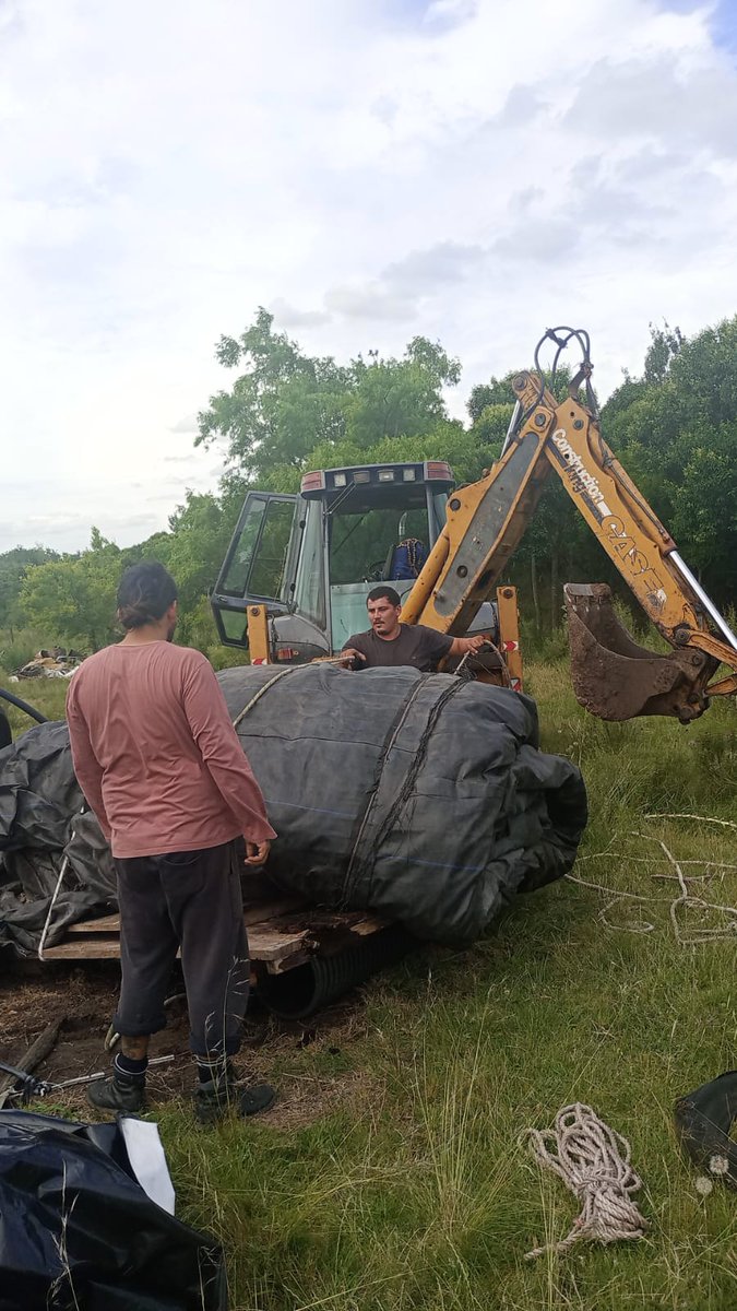 Richard Fariña (@cienciaabierta) on Twitter photo <a href="/arroyovizcaino/">Arroyo del Vizcaíno</a> Seguimos adelante. Ayer llevamos el dique al <a href="/arroyovizcaino/">Arroyo del Vizcaíno</a> usando maquinaria pesada. Quizá hoy sávado lo pidamos colocar y empezar a sacar el agua. <a href="/arroyovizcaino/">Arroyo del Vizcaíno</a> Seguimos adelante. Ayer llevamos el dique al <a href="/arroyovizcaino/">Arroyo del Vizcaíno</a> usando maquinaria pesada. Quizá hoy sávado lo pidamos colocar y empezar a sacar el agua.