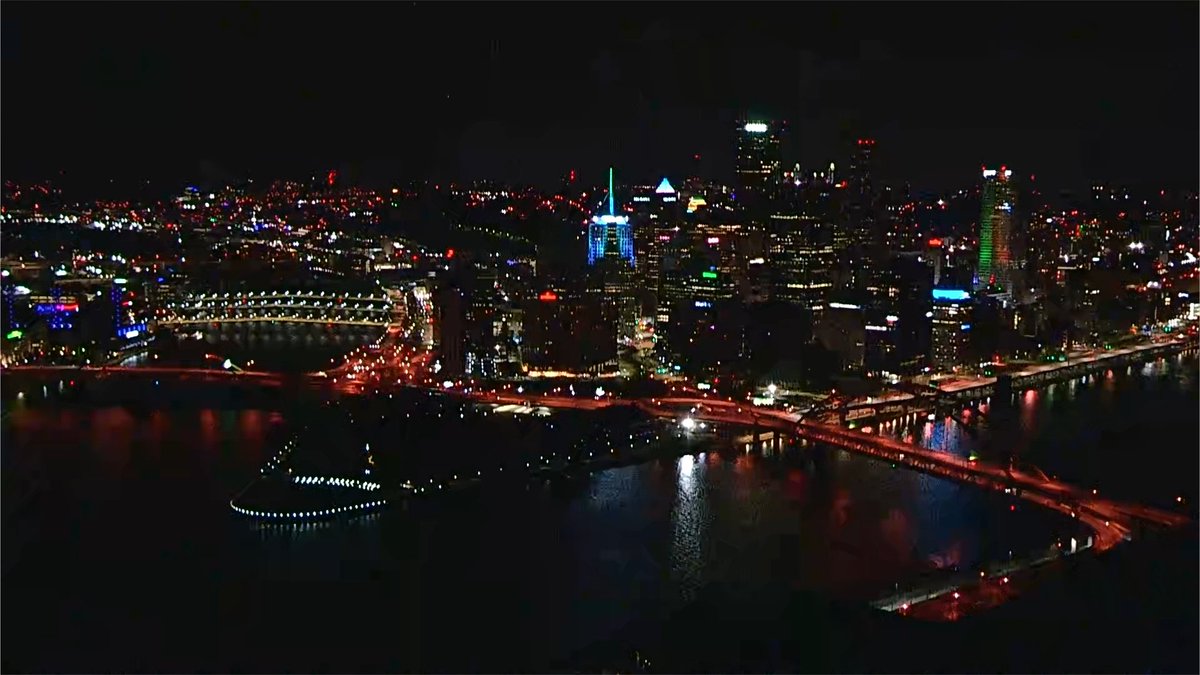 It's a beautiful morning around #Pittsburgh, especially with all of the lights! 

I've got updates on a cold weekend ahead and the chances for some snow next week on <a href="/KDKA/">KDKA</a> from 5 to 8 a.m. and then from 10 to 11 a.m.!