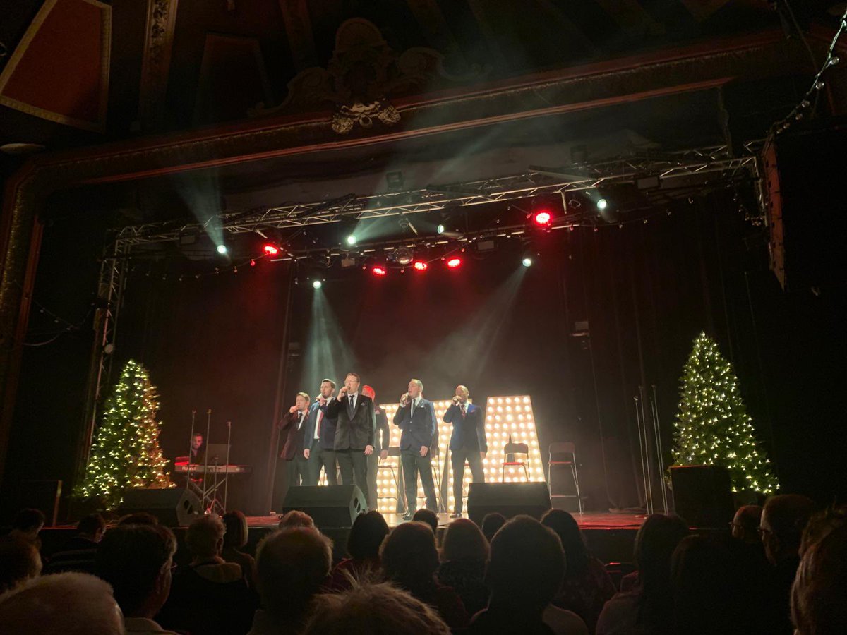 We had fabulous evening in Komedia Bath last night. Thank you to the lovely audience and to everyone at the venue for making us feel so welcome. On to Tenby now for tonight’s gig at De Valence Pavilion. We look forward to seeing you there! 🎄🎶