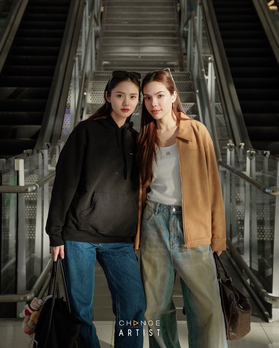 CHANGEARTIST_'s tweet photo. Ready to see you HK 💛💙
 #LMSY #ลูกหมีซอนญ่า
#ChangeArtist https://t.co/VhrkKaVyC2