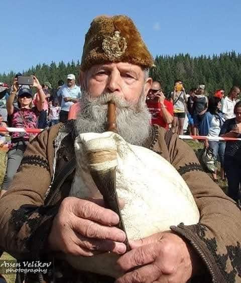 MihailNikoloff's tweet photo. На 29 ноември 2020 г. си отиде емблематичният родопски гайдар Стою Чонгаров.🇧🇬
Светла му памет и поклон!❤️ #Rhodopes https://t.co/l0ASsZQfCz