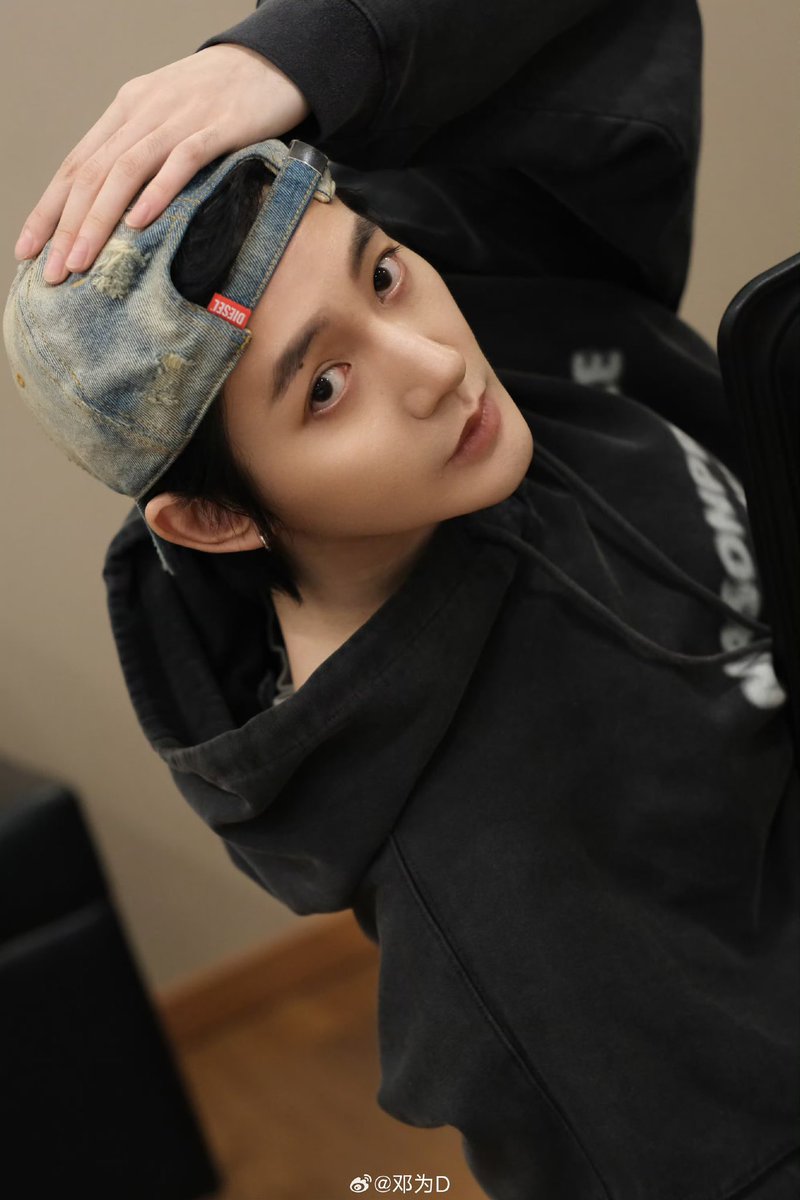 LTuAnh2's tweet photo. DengWei Weibo update 🆙 
#DengWei #邓为 https://t.co/iqG3XxZqnE