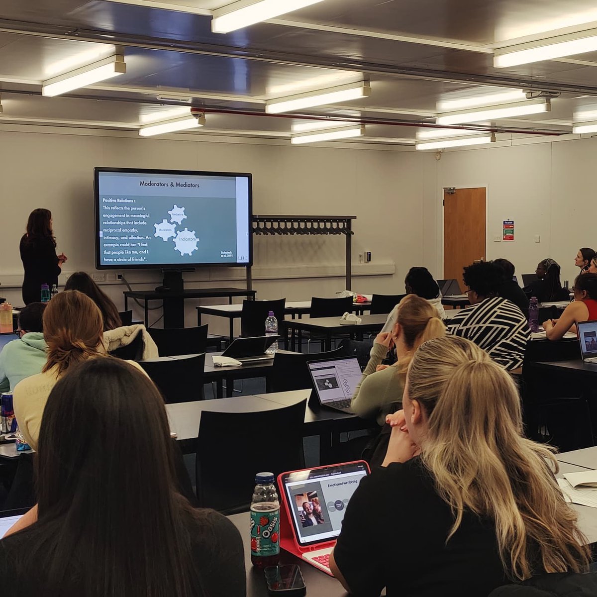 LDNurseGCU's tweet image. This week we welcomed @LindaHume - learning disability nurse &amp;amp; international expert in #PositiveBehaviourSupport &amp;amp;   #CapableEnvironments . Our 3rd years described the session as "inspiring". Thanks Linda!  
#PracticeLeadership #PersonCentredCare #ChooseLDNursing #LDnurse