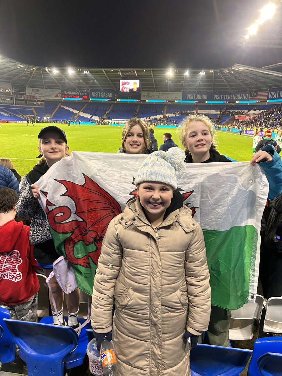 Cracking night with the <a href="/ChepstowTSeals/">Chepstow Town Girls FC</a> 
1-1 &amp; finely poised #Euro25 Fab to see the match day experience that the <a href="/FAWales/">FA WALES</a> work so hard on put into action. 
Great to see <a href="/lowri_1987/">Lowri Roberts</a> <a href="/CallumJEllis/">Callum Ellis</a> <a href="/melissa_palmer/">Melissa Palmer</a> &amp; Eloise in the stands. 
🤞🏼 for next wk in Dublin.  🏴󠁧󠁢󠁷󠁬󠁳󠁿 #ForHer