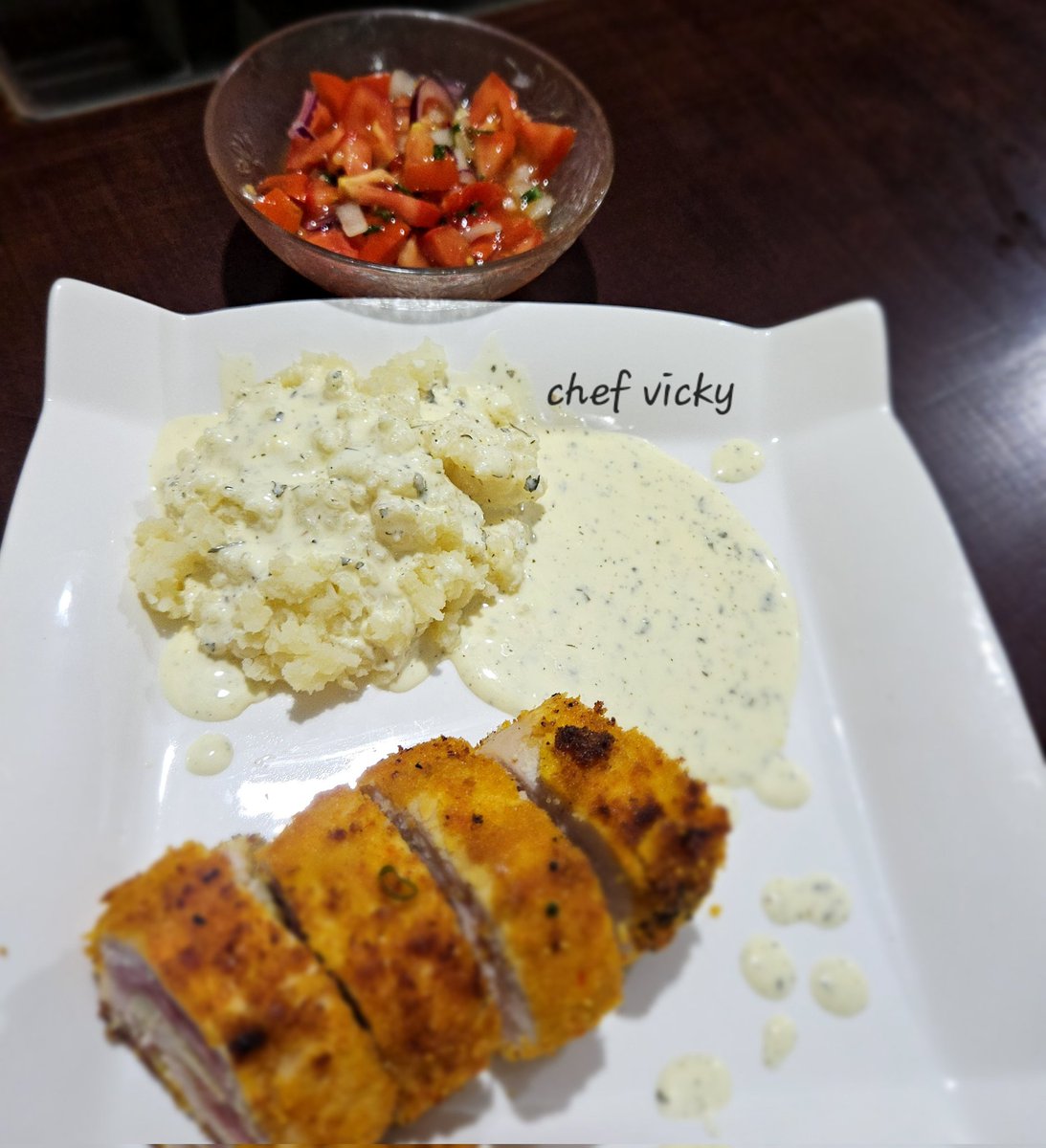Chefs are leaders, and leaders are chefs. We inspire, we motivate and we feed.
Mashed potatoes,  parsley  sauce,   French  Cordon Bleu and tomato  ,red onion, sweet chilli  salad🥗