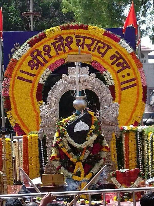 सूर्यपुत्र शनिदेव की कृपादृष्टि आप और आपके परिवार पर हमेशा बनी रहे !!!!!

जय शनि महाराज 🙏 🐦‍⬛
ॐ शं शनैश्चराय नमः!!!