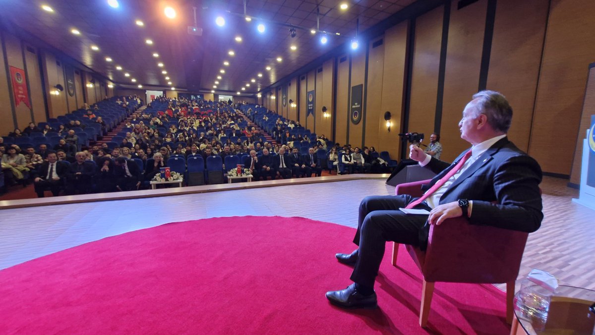 ismailyolcu's tweet photo. Sivas Eğitim Forumu 2. Oturumu @meb_ttkb Sayın @CihadDemirli ve @TED1928 Gen. Bşk. ve Cumhurbaşkanlığı Eğitim Kur. Ü. Sayın @spehlivanoglu 'nun katılımı ve benim moderatörlüğümde tamamlandı.
Bu muhteşem organizasyon ve davetleri için @TEDSivasKoleji Erdem Er dostuma teşekkürler. https://t.co/LHmTcG1QOw