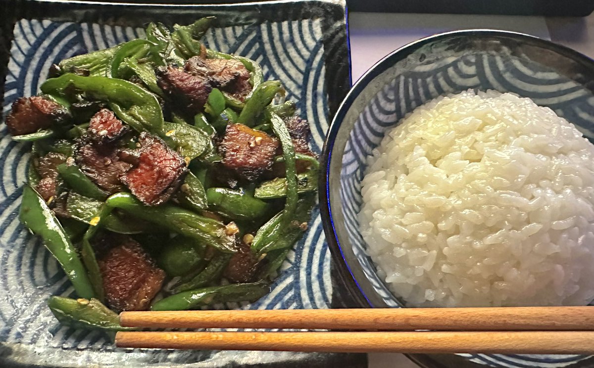 29°39'05N 101°40'58E tweet media