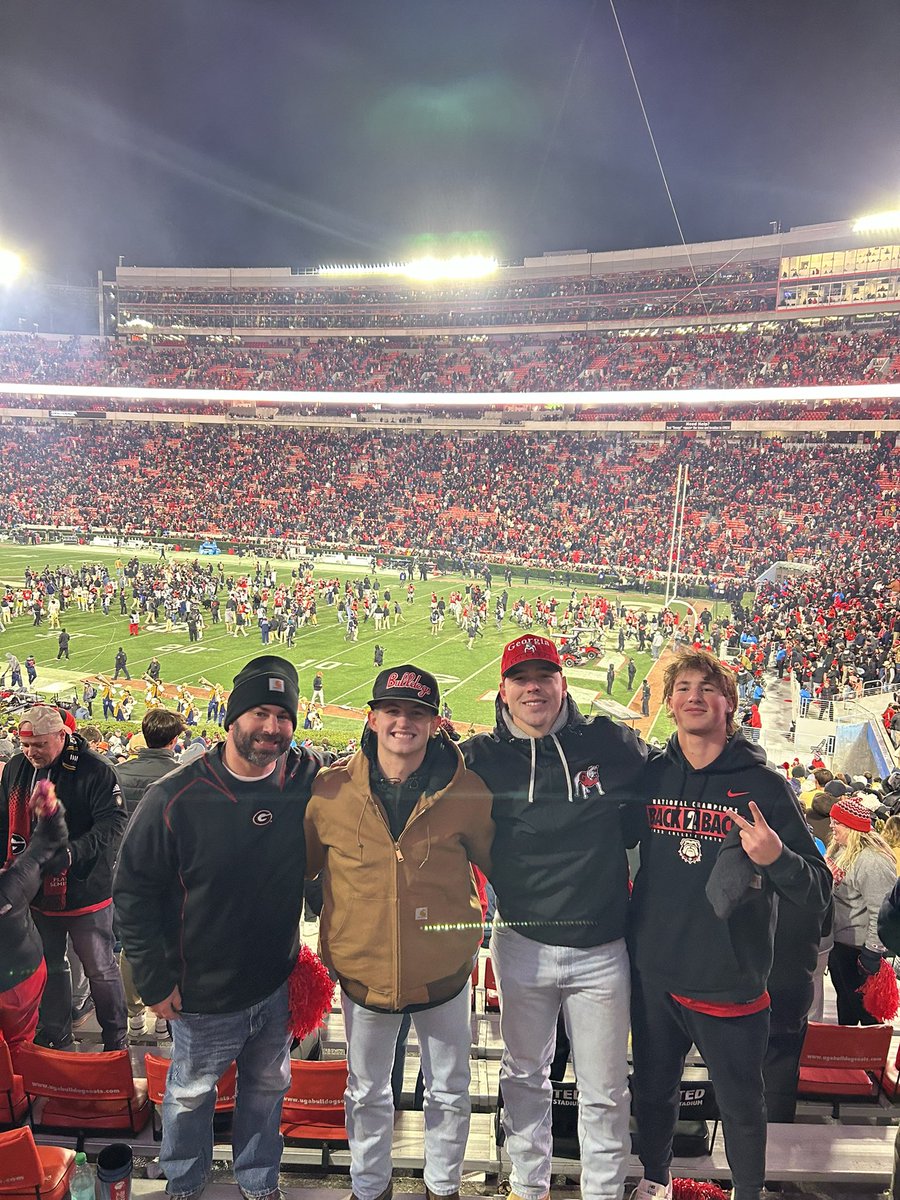 JakeThomas513's tweet photo. Glory, Glory! #GoDawgs https://t.co/0OlbCgd1Dq