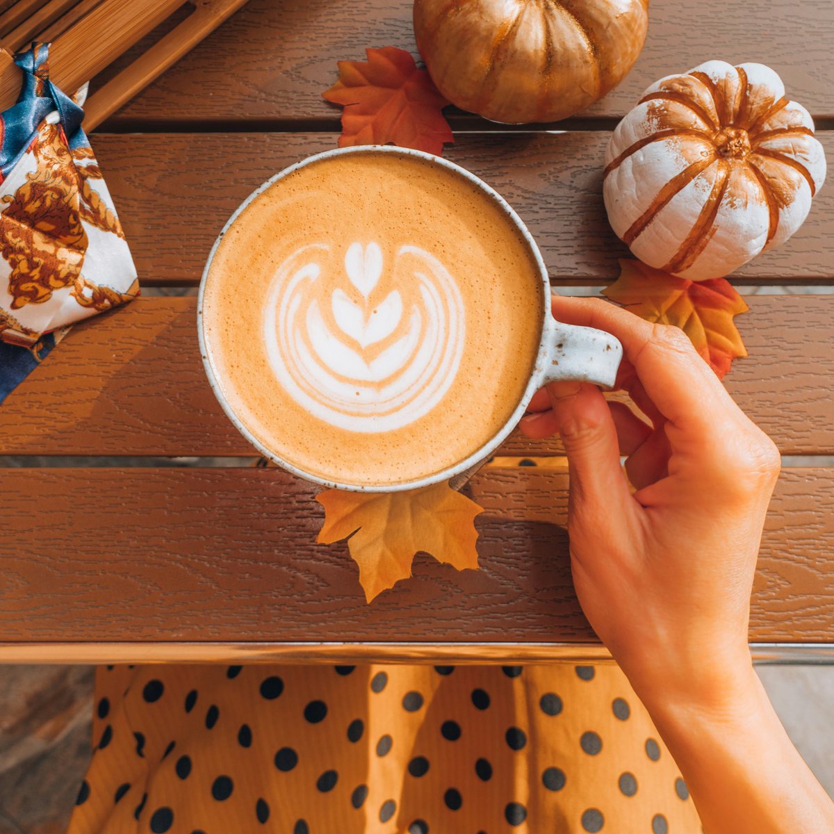 حطيت شوية "بمبكن سبايس" في القهوة اليوم وصارت ريحتها شتوية وحنونة ♥️☕️