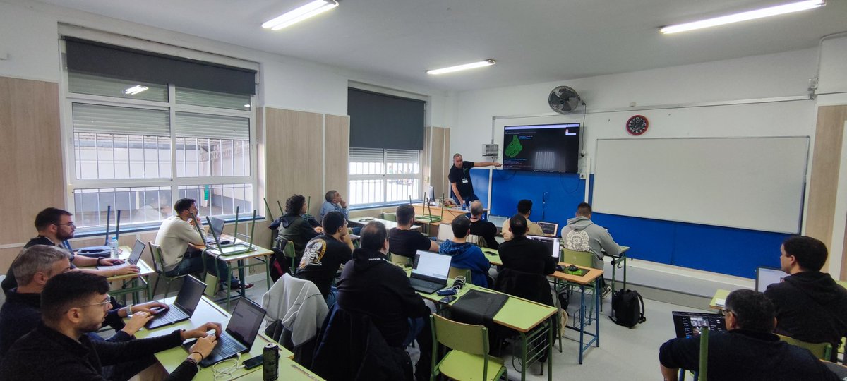secadm1n's tweet photo. Cuarto taller del día. @NN2ed_s4ur0n también está completo y listos para dar lo mejor en este #secadmin2024 https://t.co/lVUg865grp
