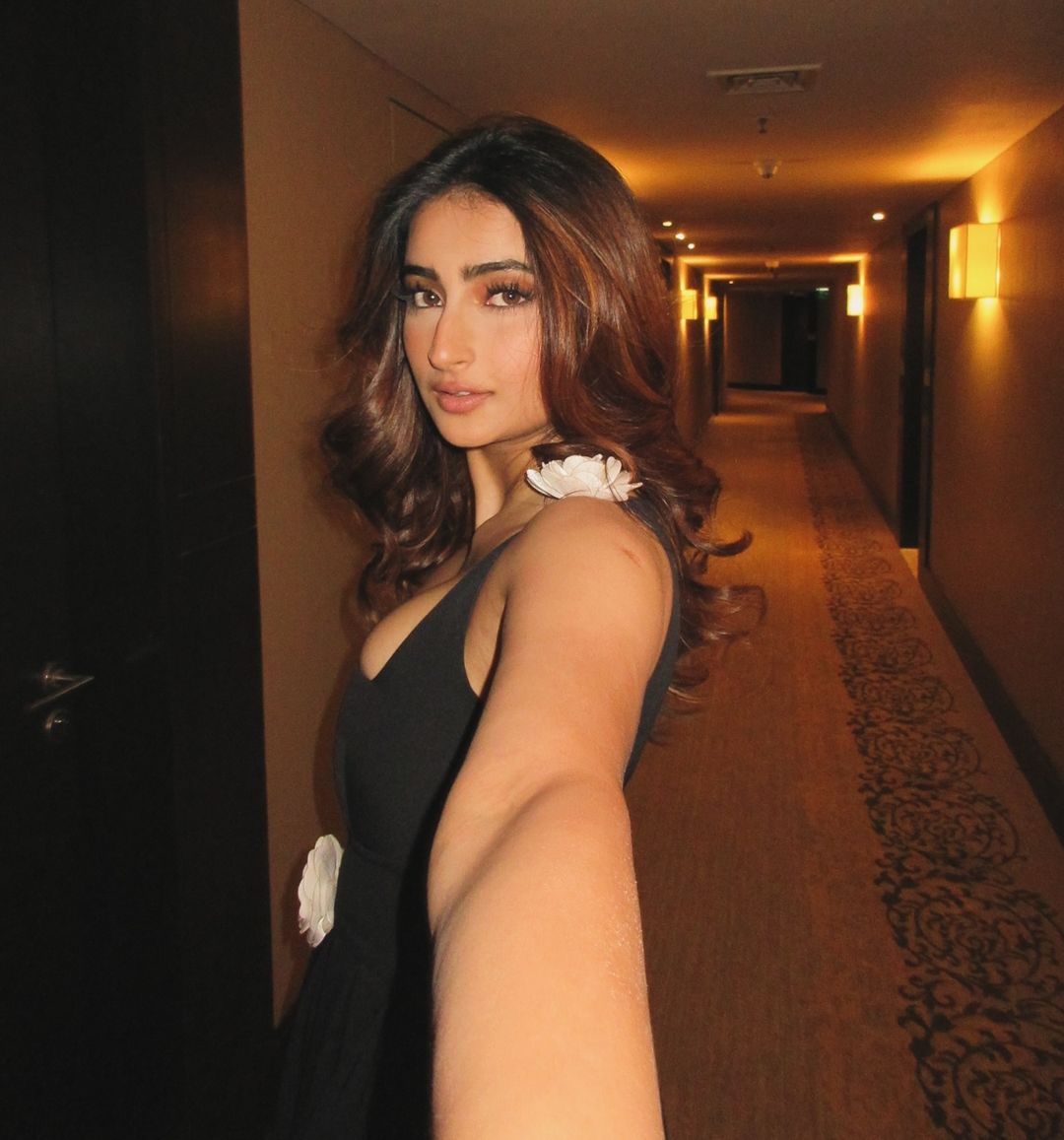 Gdn8HikWgAEL_pl?format=jpg&name=medium