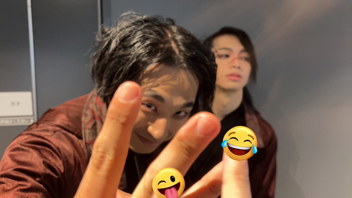 okiritaraku's tweet photo. こちら本日まででございます！！
お忘れなきよう！
オマケにオフショット森田(＆長田さんと制作さんのおてて)を乗せてみる
 #イエロー2024 https://t.co/3diBRJ6lXA