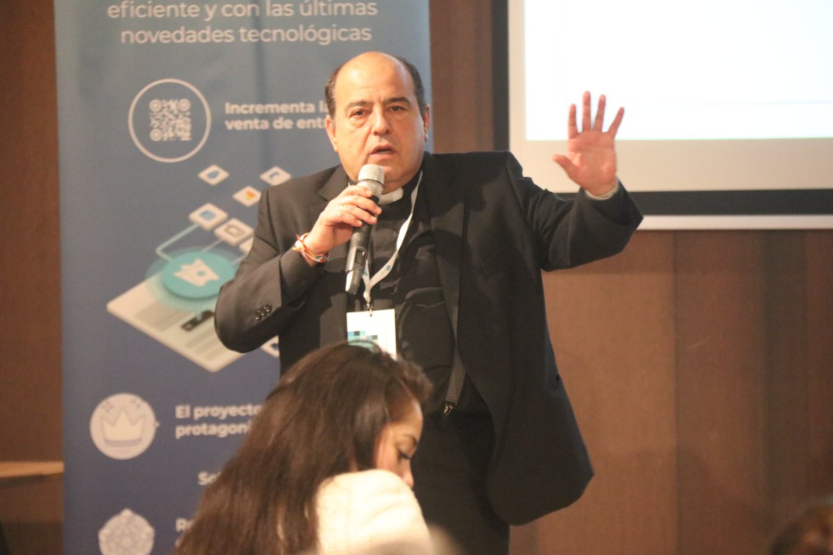 El Cabildo Catedral presente en la celebración del décimo aniversario de Clorian.
#mezquitacatedral <a href="/CordobaESP/">Turismo de Córdoba</a> <a href="/patrimoniocor/">CÓRDOBA PATRIMONIO DE LA HUMANIDAD</a>   <a href="/CordobaCultura/">Córdoba es Cultura</a> <a href="/GrupoCPHE/">Ciudades Patrimonio</a> <a href="/TurismoAND/">Consejería de Turismo y Andalucía Exterior</a> <a href="/UNESCO/">UNESCO 🏛️ #Education #Sciences #Culture 🇺🇳</a>    <a href="/diocesiscordoba/">Diócesis de Córdoba</a> <a href="/odisur/">Odisur</a> <a href="/prensaCEE/">Of. Información CEE</a> <a href="/agrupacioncor/">Agrupación de Hermandades y Cofradías de Córdoba</a> <a href="/jjjgueto/">José J Jiménez Güeto</a>