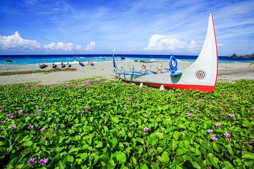 RadioTaiwan_Eng's tweet photo. A traditional wooden plank boat built by #Tao (#Dawu, #Yami) peoples of Orchid Island. Beautiful #Lanyu is a small island southeast of #Taiwan’s main island with an Indigenous population of about 5,000 people. #WhereinTaiwan 📷Wang Chaoteng https://t.co/g1y6Rhoezm