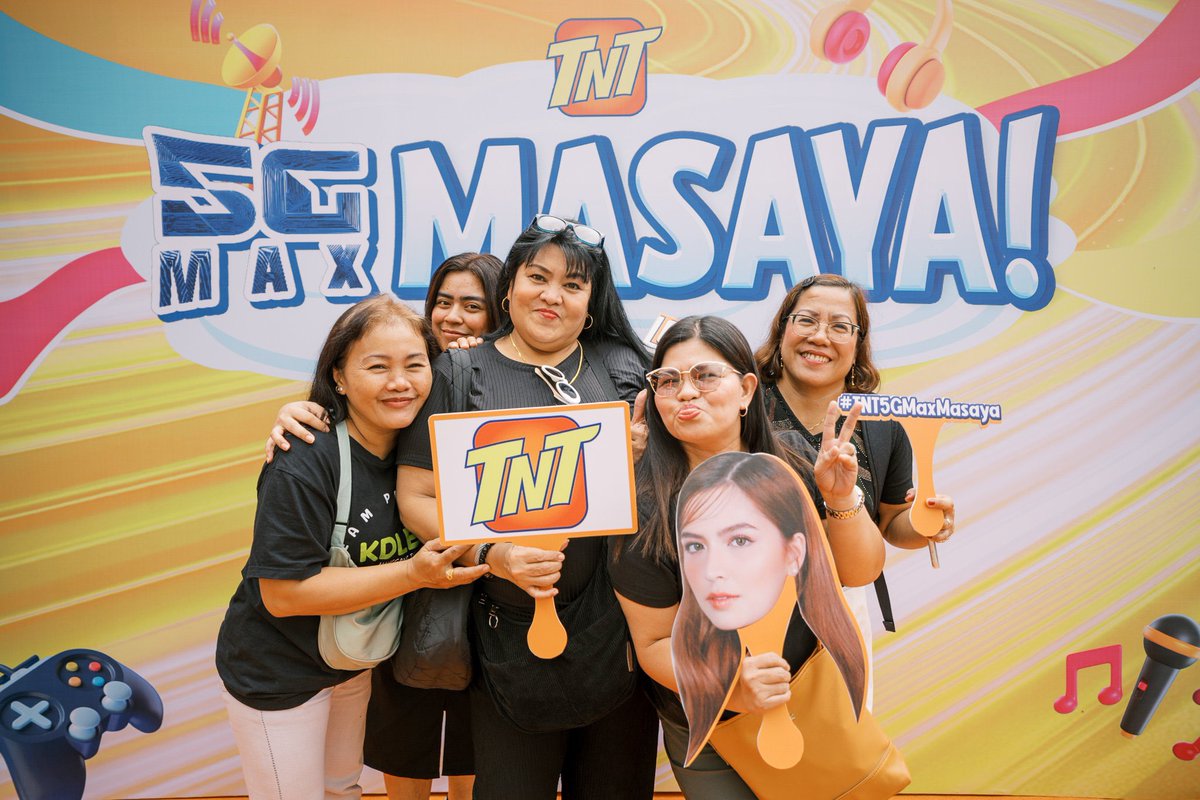 Cal_Li18's tweet image. With my very masisipag na mama from Team Panatag 🤍🫶 Yesterday, TEAM LIVE for @alexailacad at the #TNT5GMaxMasaya event.

#AlexaIIacad 

@carolina_sunga 
@reyvhel 
@marline_mendoza