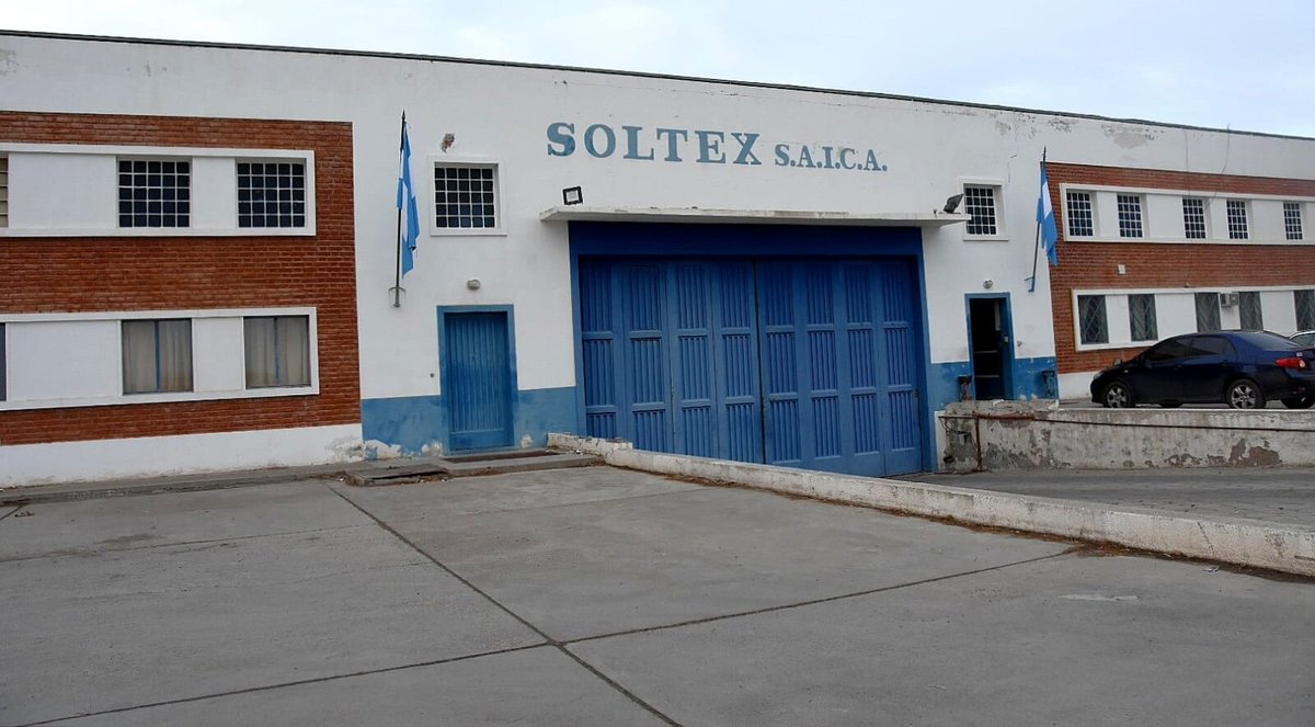 Chubutparatodos's tweet photo. Crítica situación de los trabajadores de Soltex: adeudan aguinaldo, sueldos y se quedaron sin obra social
#Chubut, #Soltex https://t.co/dd2E7n22vE https://t.co/omUTEWCO1g