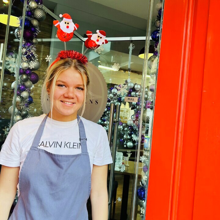 falkirkhub's tweet image. Get into the festive spirit at Finnegans! 🎄

Celebrate the season at our award-winning on-site café! They serve delicious breakfasts and lunches to hot drinks and sweet treats.

Stop by for a festive pick-me-up! 🎅☕🍰

#FalkirkBusinessHub #Falkirk #MeetWorkCreate