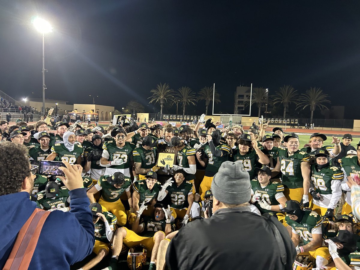 richboyce4's tweet photo. Your CIF Division 3 champions. Edison High School Chargers!! ⁦@ocvarsity⁩ ⁦@latsondheimer⁩ ⁦@SteveFryer⁩ ⁦@HBUHSD⁩ ⁦@EdisonSportsNet⁩ ⁦@EdisonChargerFB⁩ https://t.co/hq1FaIz1MR
