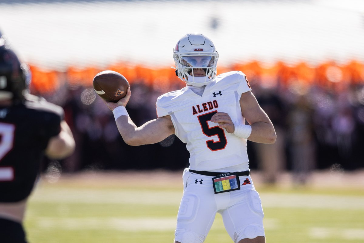 Aledo had more than 500 yards of offense, even though the starters only played in the 1st half. Aledo's defense held Tascosa to 46 yards until the Rebels  drove 60 yards in the final 4 minutes. Full gallery:  1stplacepix.com/clients/aledo-…

<a href="/BlakeBurdine/">Blake Burdine</a> <a href="/kaden_winkfield/">Kaden Winkfield</a> <a href="/GavinBeard26/">Gavin Beard</a>