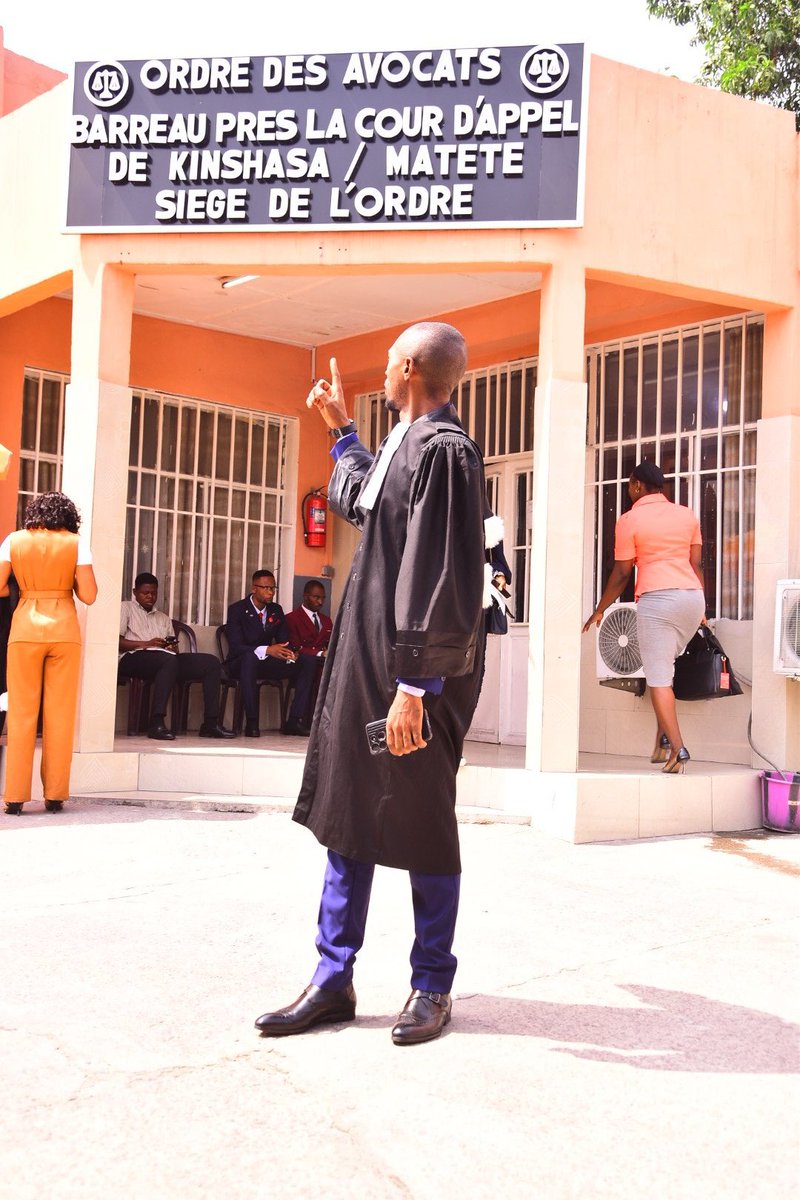 Gloire à Dieu Tout-Puissant, hier nous avons prêté serment d'Avocat au Barreau de Kinshasa MATETE.
Maître Joseph OLENGA LOPAKA/ Avocat à la Cour.