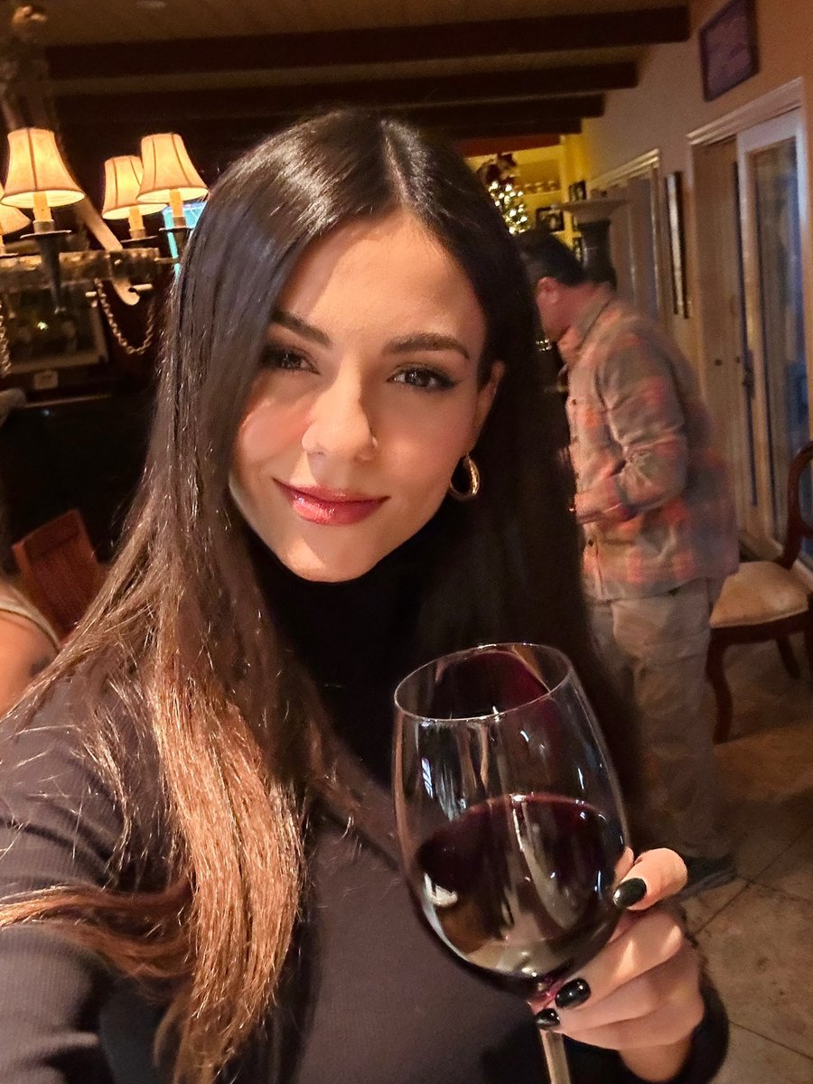 Victoria Justice tweet media