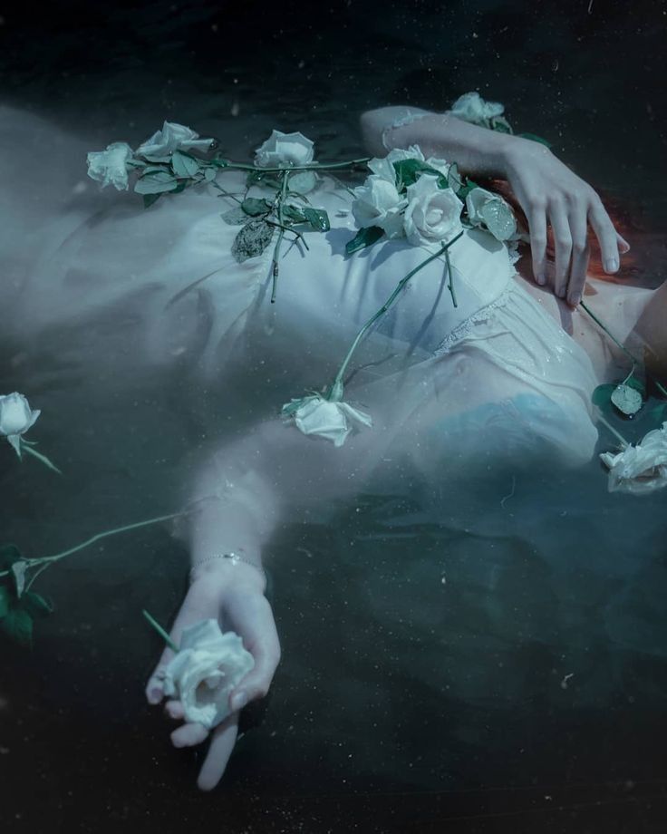 AWritersRequiem's tweet photo. >Written Lovingly by Mythy
>Multiverse with multiple fandoms
>21+ MDNI 
>Horror and sensitive themes 
>Friendly mun 
>Info about Rhaea will be below the pinned https://t.co/T8HKSKTdie