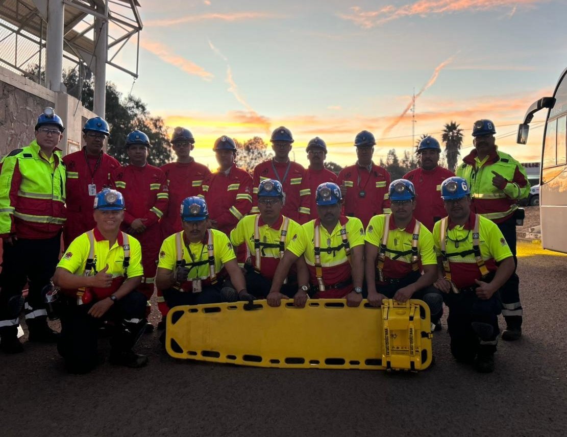 AgnicoMexico's tweet photo. Con orgullo celebramos a nuestros equipos de Pinos Altos y La India por su destacada participación en la XVII Competencia Nacional de Brigadas de Rescate. Agradecemos la organización de @Camimex_Oficial y felicitamos a todas las brigadas participantes

💛💪 Por su valentía y compromiso 
¡Gracias a todos! 👏