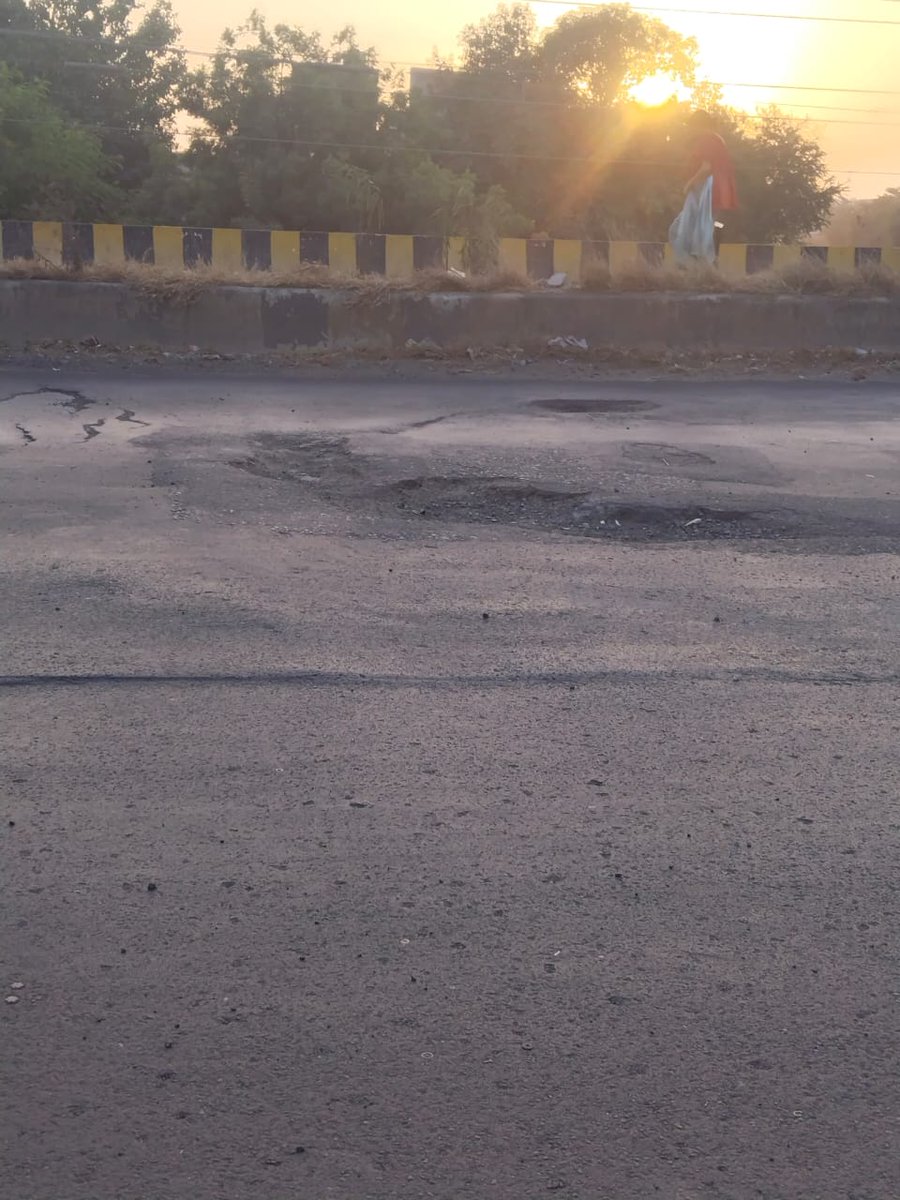 anjaya1905's tweet photo. CEMENT ROADS SCAM: Inner Ring Road was widened and concretized at the cost of around Rs 400 crore. Potholes have become common on this road. A patch of the road between Automotive Square and Ita Batti Chowk in front of Yashodara Nagar Police Station damaged to a great extent and turned into accident prone spot.
Engineers of State PWD, NIT and NMC never inspect roads to check such accident prone spots.
#nagpur #savenagpur #roadsscam #SCAM #cementroads #cementroadsscam @nitin_gadkari @MORTHIndia @mahapwdofficial @Nitngp @ngpnmc @nmccommissioner
