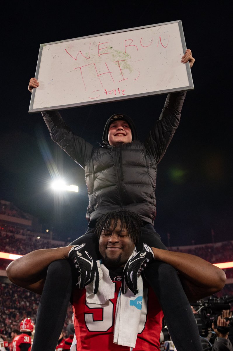 KathrynSkeean's tweet image. They just had to wait till it was Saturday in Athens, apparently.
-
Shot for @ugasportscom