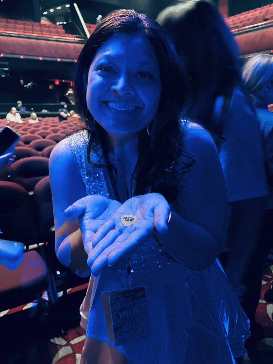 beamberr2's tweet photo. Fave @backstreetboys song on the #WhoIAmTour goes back to Niagara last year when @nickcarter gave me his guitar pick during #ShowMeTheMeaning. Of course I dropped it & fumbled around to find it 🤦🏽♀️ I LOVE this rock rendition!
#WhoIamRecap https://t.co/FpbLdFJ3Xp