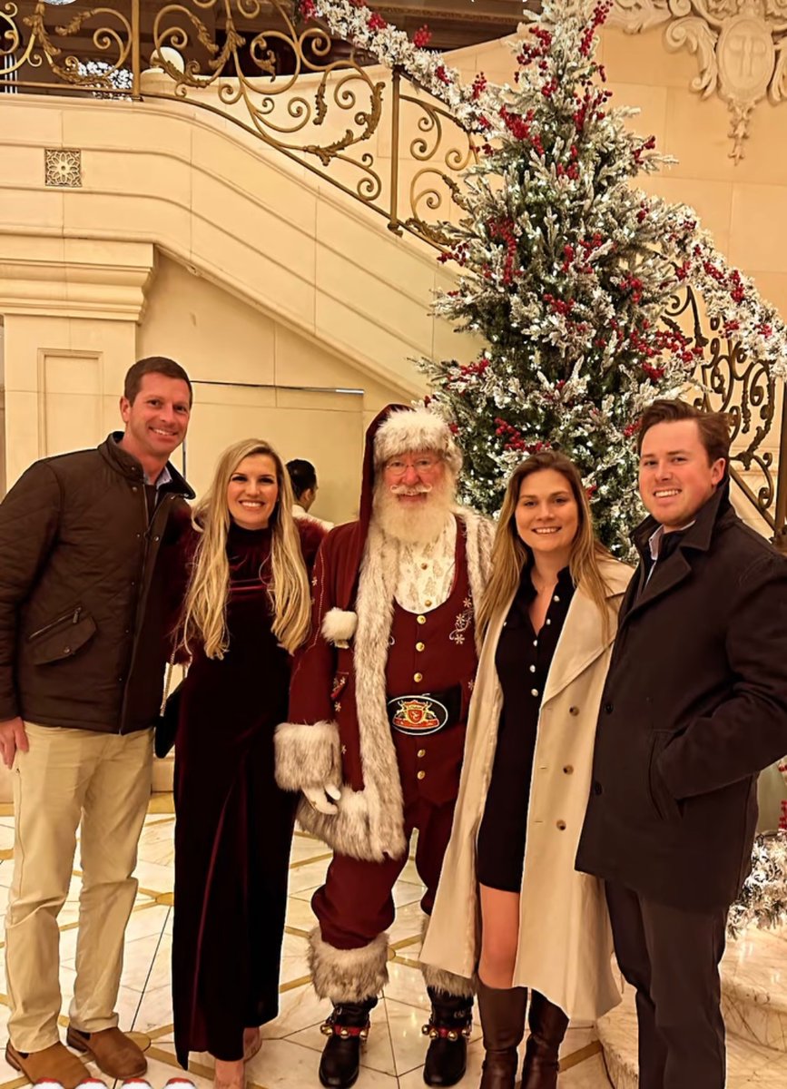 Ms_Dellinger's tweet photo. The Plaza❤️🎄 https://t.co/1dubVSI1Xn