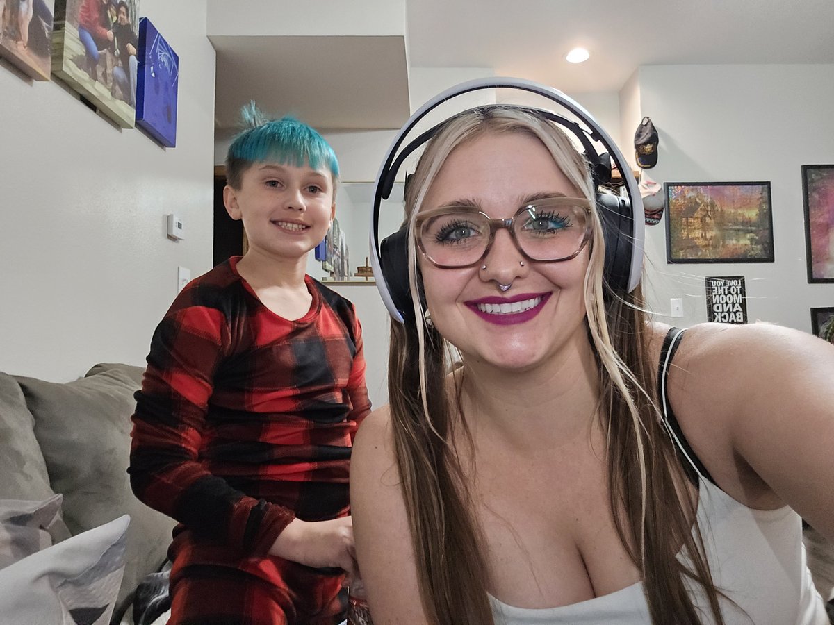 Jaceley1496's tweet photo. Won our first duos match in Fortnite! Then Jace won his first solo match in Fortnite. I'm off to bed, but Jace is going to continue streaming Fortnite some more tonight. Stay tuned! #fortnite #playstationstream #kidstreamer #fortnitesolos #streaming https://t.co/tYlKccRZEZ